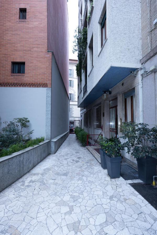 Milan Flat 5 Min From Duomo With Park For Small Cars Bagian luar foto